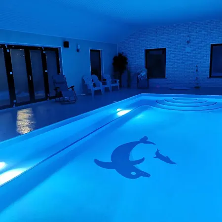 דירה With Private Pool Sleeps 5 *