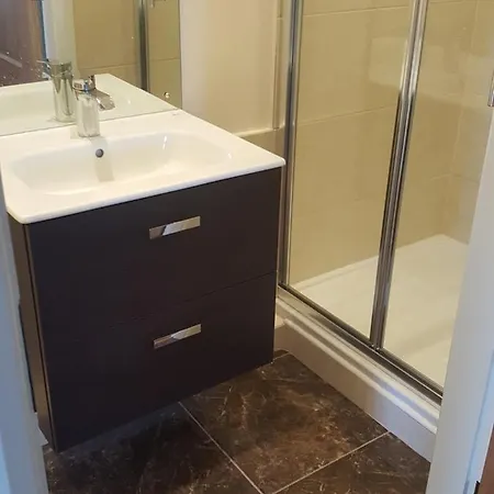 With Private Pool Sleeps 5 *