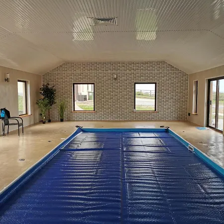 Apartment With Private Pool Sleeps 5