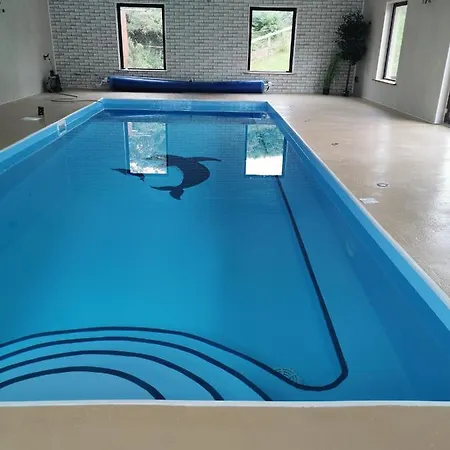 Apartman With Private Pool Sleeps 5 *