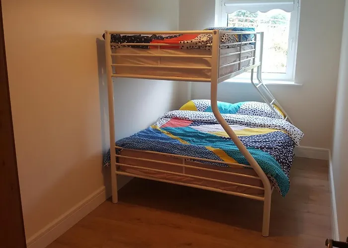 With Private Pool Sleeps 5 *